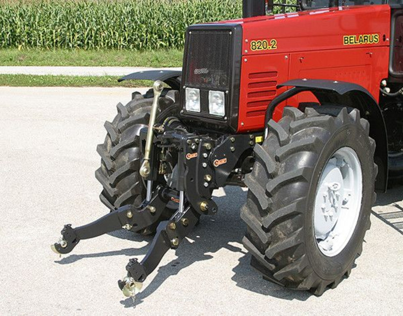 Задняя трехточечная сельхознавеска на трактора john deere 9. Аксион 950 трактор передняя навеска. Трехточечная навеска минитрактора уралец. Задняя навеска мтз 82. Трехточечное крепление трактора.