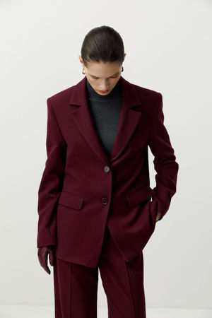 Пиджак оверсайз с боковыми разрезами из костюмной ткани (винный)